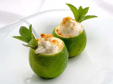 Receta de mousse helada de lima limón, de Arguiñano: "Un postre de restaurante de lujo, pero hecho en casa" Receta de mousse helada de lima limón, de Arguiñano: "Un postre de restaurante de lujo, pero hecho en casa"