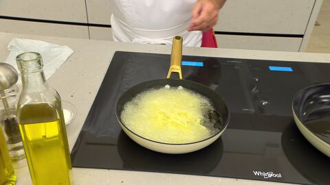 Fríelas, si es necesario, en varias tandas