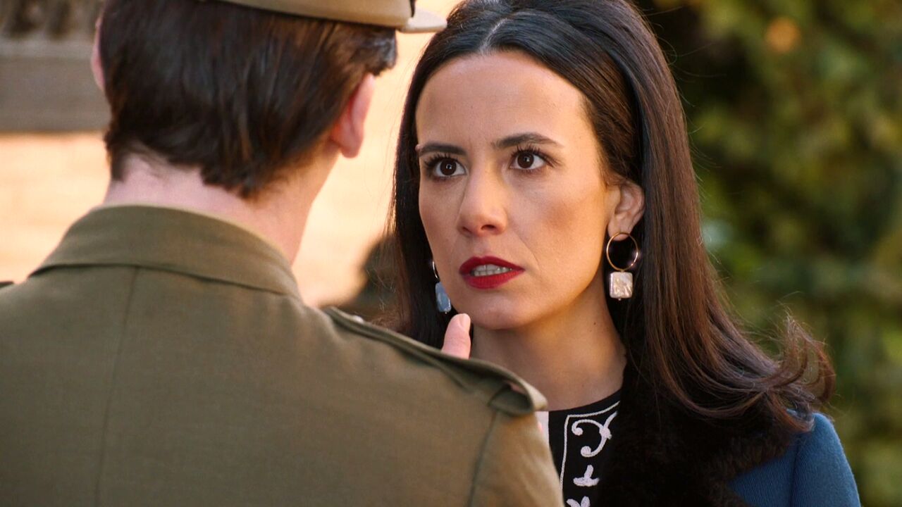 Cloe se enfrenta a Rodrigo para proteger a Valentina, ¡no va a permitir que  vuelva a hacerle daño a su amiga!