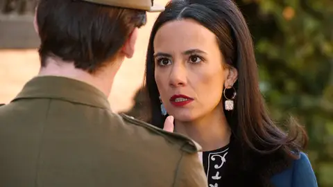 Cloe se enfrenta a Rodrigo para proteger a Valentina, ¡no va a permitir que vuelva a hacerle daño a su amiga! Cloe se enfrenta a Rodrigo para proteger a Valentina, ¡no va a permitir que vuelva a hacerle daño a su amiga!