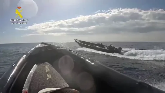 Persecución a toda velocidad y maniobras de alto riesgo para frenar una narcolancha en Huelva Persecución a toda velocidad y maniobras de alto riesgo para frenar una narcolancha en Huelva
