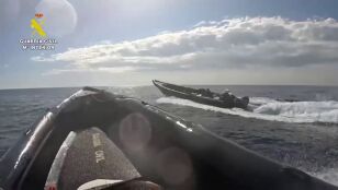 Persecuci&oacute;n a toda velocidad y maniobras de alto riesgo para frenar una narcolancha en Huelva