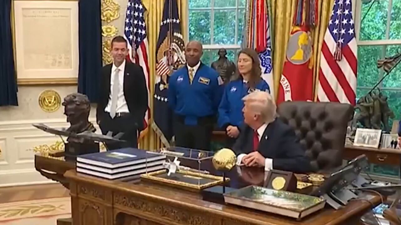 El desafortunado comentario de Trump sobre las orejas del jefe de la NASA: "Tiene un gran oído, tiene superoídos"