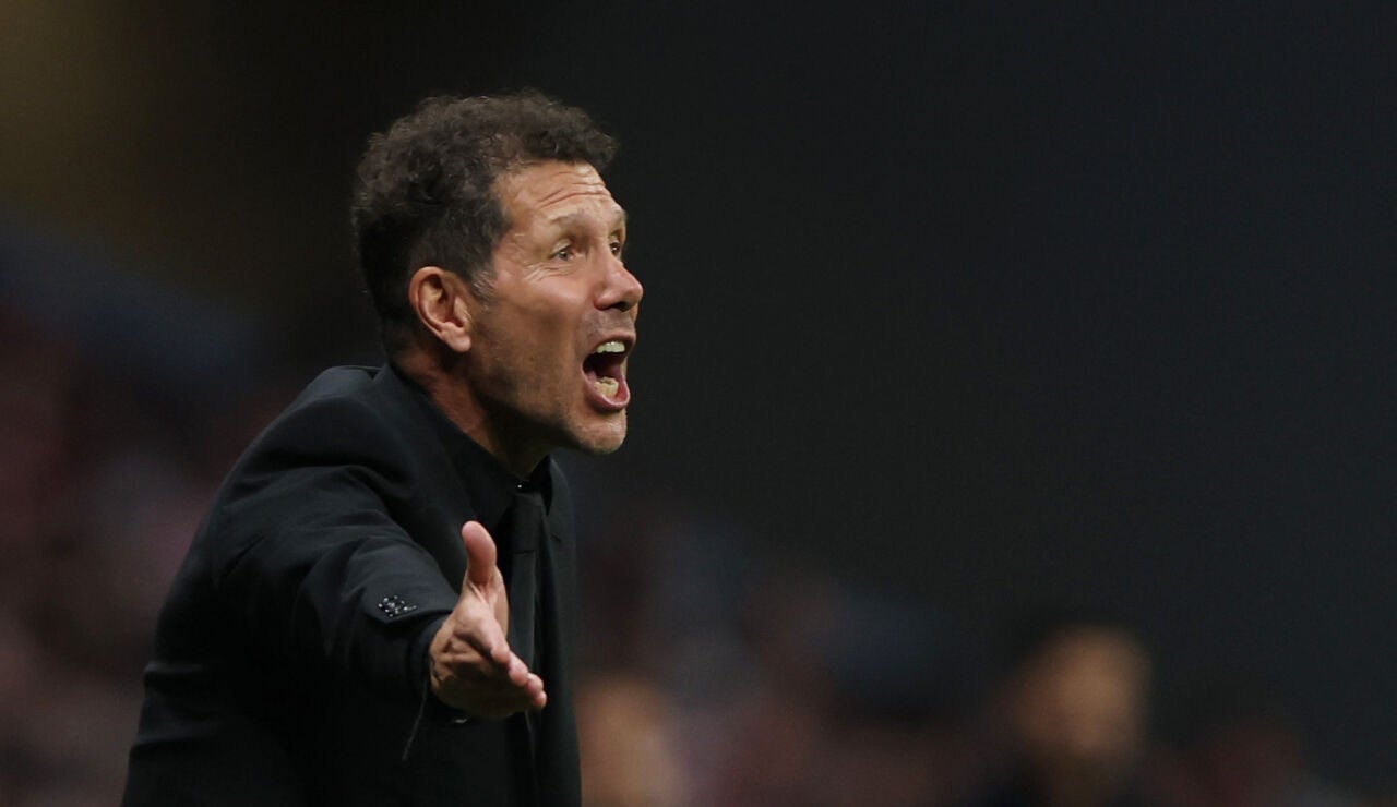 Simeone durante el partido contra el Arsenal en el Metropolitano