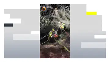 Rescatan a un motorista tras caer por un barranco en Bétera Rescatan a un motorista tras caer por un barranco en Bétera