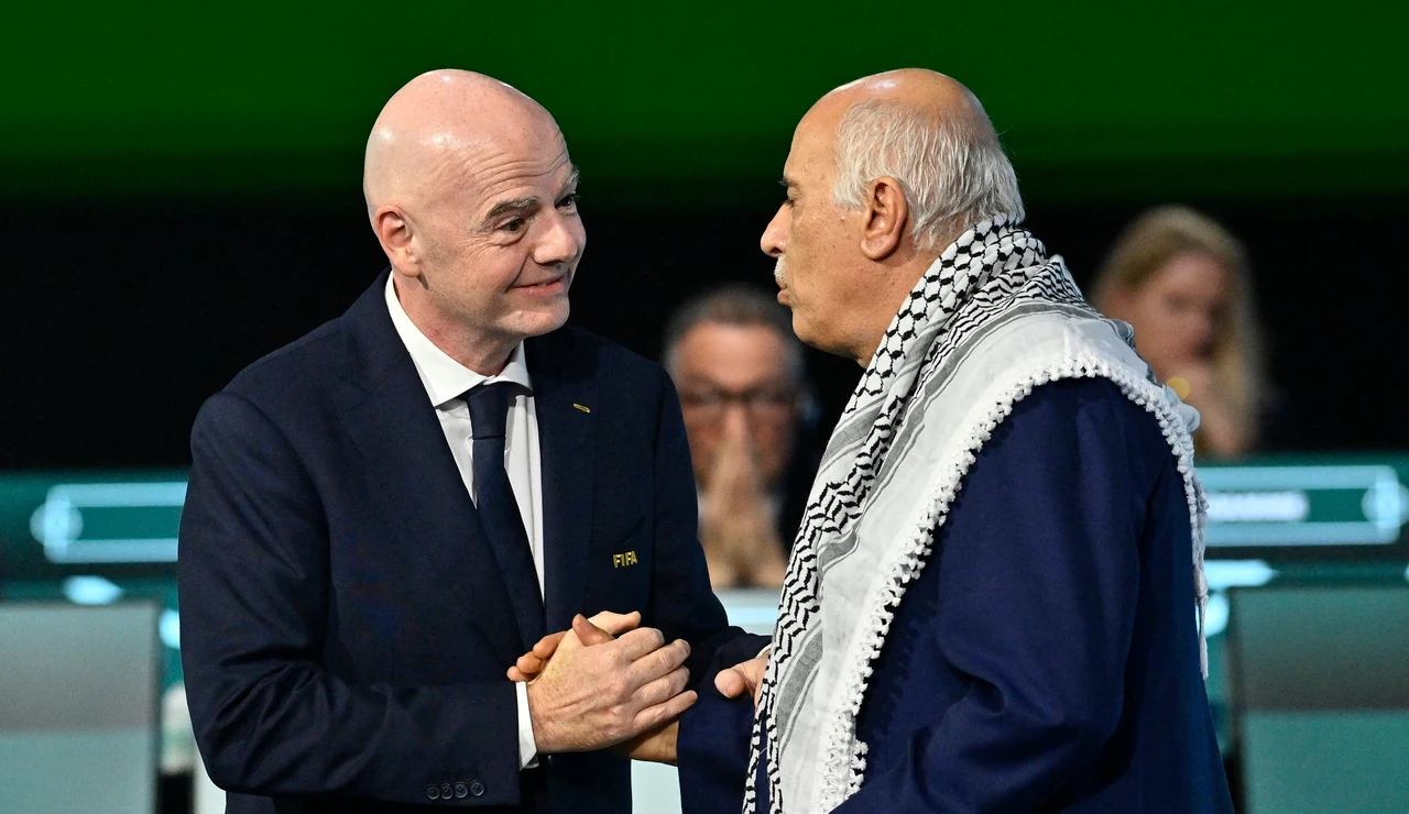 Infantino, con el presidente de la federación palestina