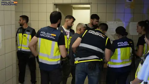 Expulsan a 21 multirreincidentes extranjeros que operaban en Barcelona Expulsan a 21 multirreincidentes extranjeros que operaban en Barcelona