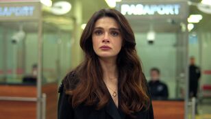 Alya se queda paralizada en el aeropuerto y pierde su oportunidad: esta noche, capitulazo imperdible
