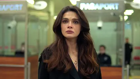 Alya se queda paralizada en el aeropuerto y pierde su oportunidad: esta noche, capitulazo imperdible Alya se queda paralizada en el aeropuerto y pierde su oportunidad: esta noche, capitulazo imperdible
