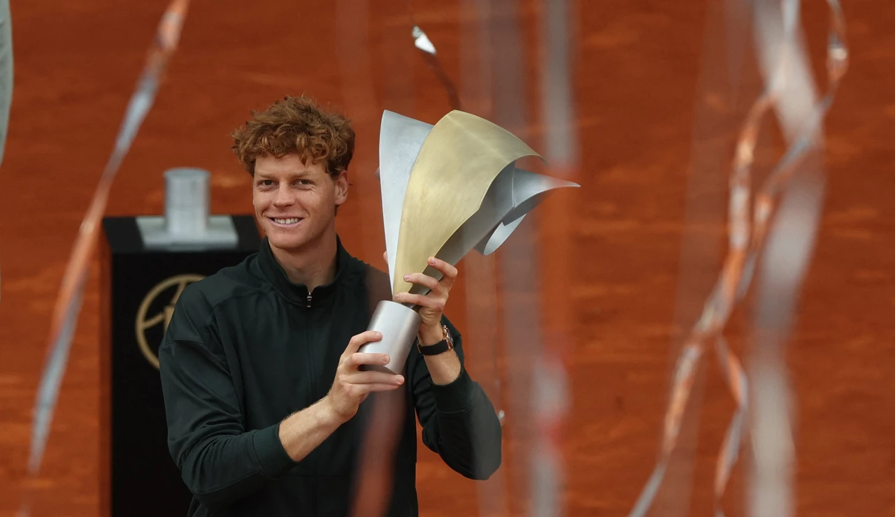 Sinner levanta el trofeo de campeón del Masters de Madrid