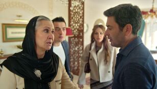 El m&eacute;dico que conoce el pasado de Sadakat reaparece y pone en peligro a los Albora 