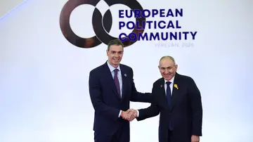 El presidente del Gobierno, Pedro Sánchez, saluda al primer ministro de Armenia, Nikol Pashinián El presidente del Gobierno, Pedro Sánchez, saluda al primer ministro de Armenia, Nikol Pashinián