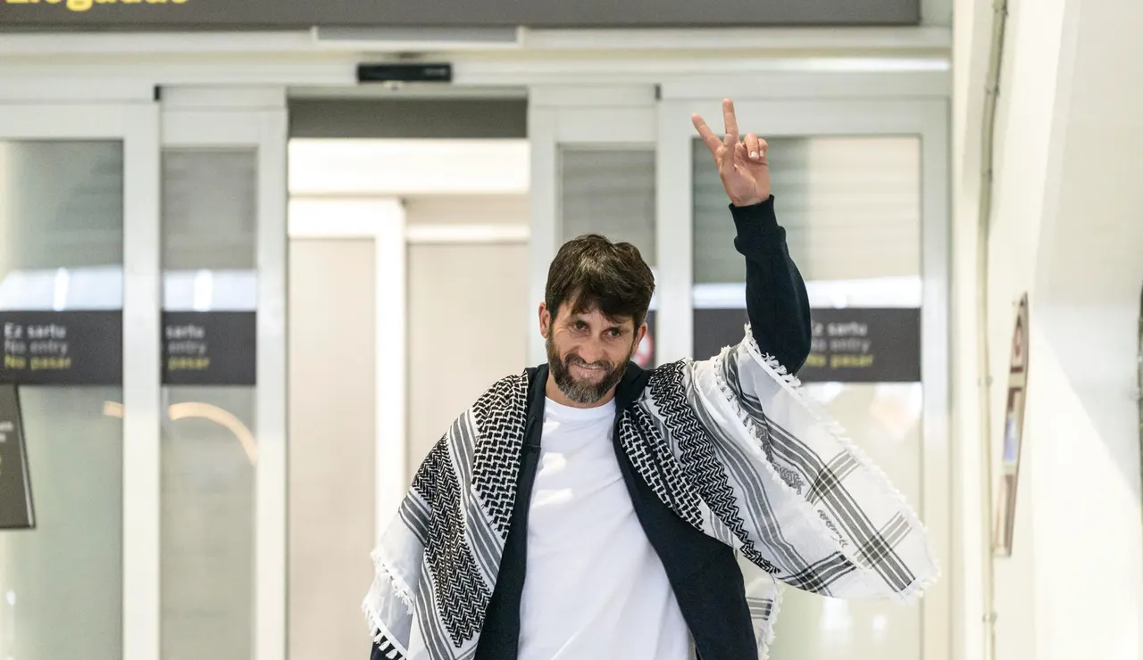 Salim Malla a su llegada al aeropuerto de Bilbao.