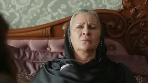 Sadakat rechaza a Alya incluso enferma: tensión máxima en la mansión Sadakat rechaza a Alya incluso enferma: tensión máxima en la mansión