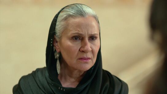 Sadakat ridiculiza los principios de Alya y le advierte: &ldquo;No pienso consentir que te acuestes con Cihan"