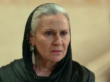 Sadakat ridiculiza los principios de Alya y le advierte: &ldquo;No pienso consentir que te acuestes con Cihan"