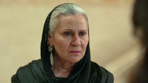 Sadakat ridiculiza los principios de Alya y le advierte: &ldquo;No pienso consentir que te acuestes con Cihan"