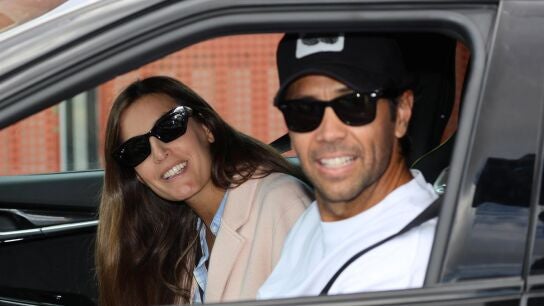 Ana Boyer y Fernando Verdasco saliendo del hospital