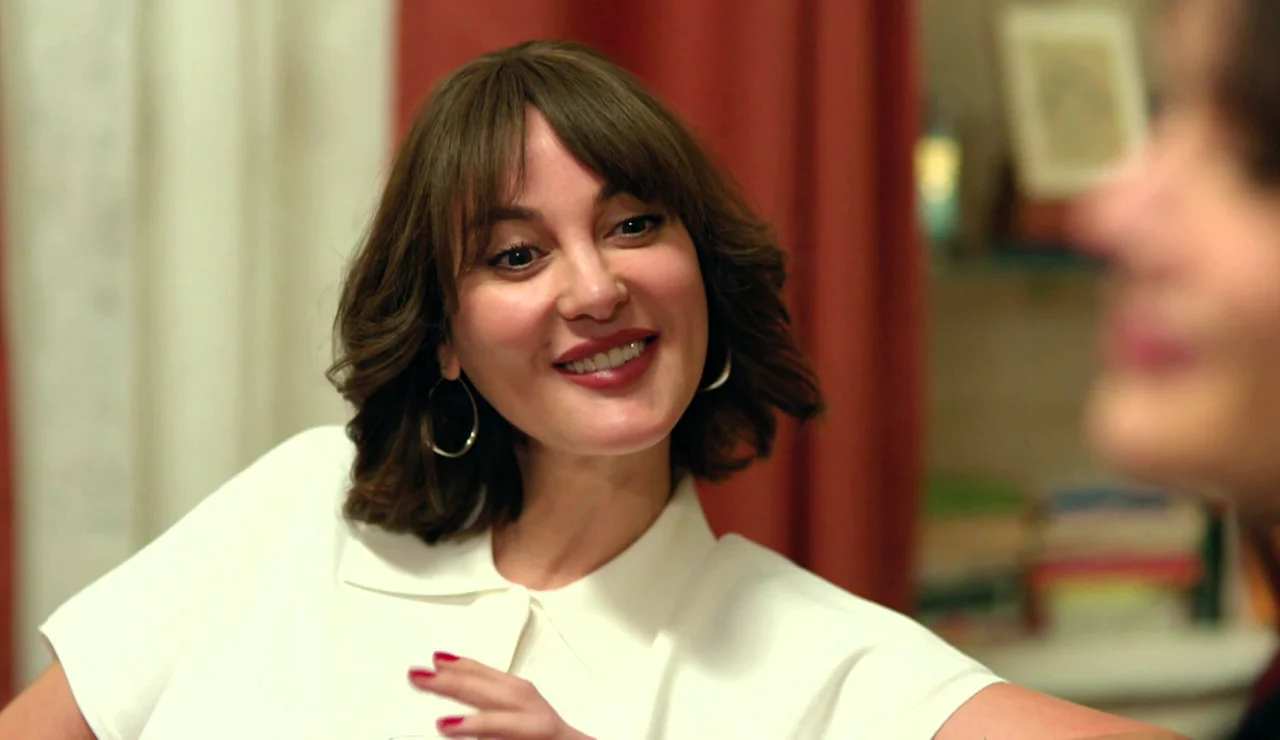 Mine deja caer la verdad sobre Cihan delante de Alya