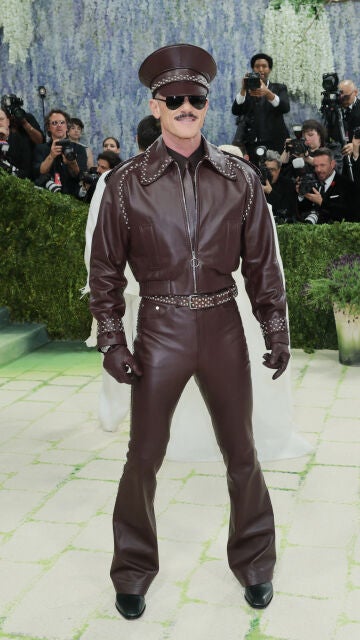 Luke Evans en la Met Gala 2026 con un look de Palomo Spain