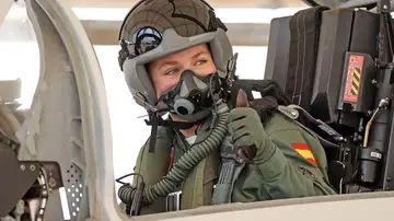 La Princesa de Asturias en el avión F 5 de la Base Aérea de Talavera la Real (Badajoz La Princesa de Asturias en el avión F 5 de la Base Aérea de Talavera la Real (Badajoz