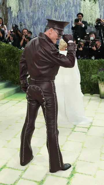 Luke Evans acude a la Met Gala con un look de Palomo Spain Luke Evans acude a la Met Gala con un look de Palomo Spain