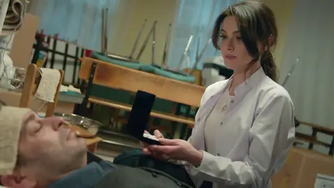 Cihan sorprende a Alya por su cumpleaños con un regalo muy especial Cihan sorprende a Alya por su cumpleaños con un regalo muy especial