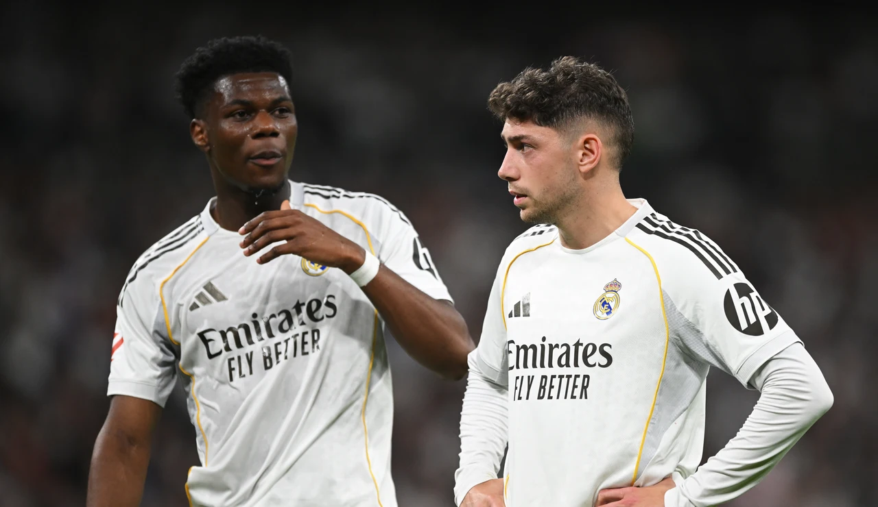 Tchouaméni y Valverde durante un partido con el Real Madrid