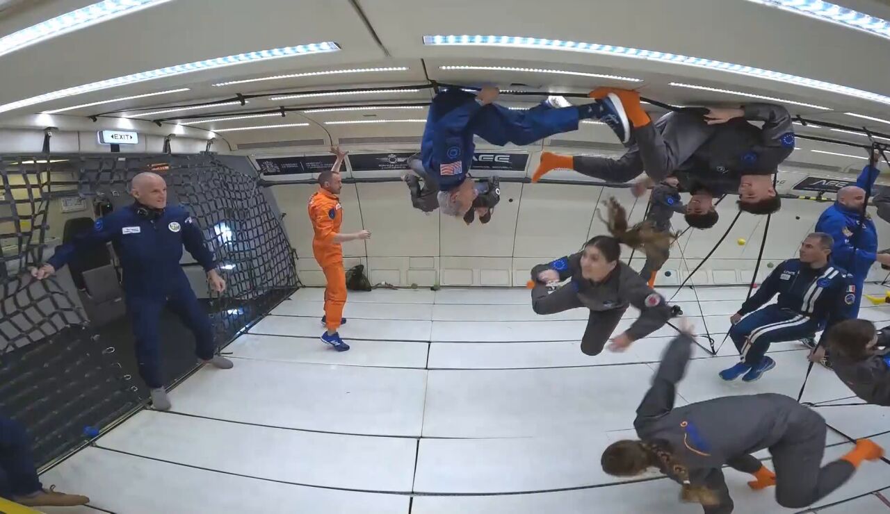 VOLANDO 