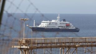 El crucero con siete infectados por hantavirus