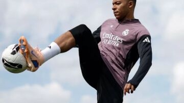 Mbapp&eacute;, durante el entrenamiento en Valdebebas