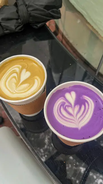 Café latte y ube latte Café latte y ube latte