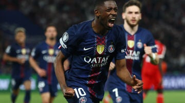 Ousmane Dembel&eacute; celebra su gol al Bayern en el Allianz Arena