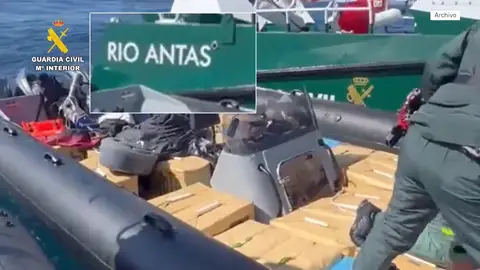 Mueren dos guardias civiles en Huelva tras chocar dos embarcaciones persiguiendo una narcolancha Mueren dos guardias civiles en Huelva tras chocar dos embarcaciones persiguiendo una narcolancha