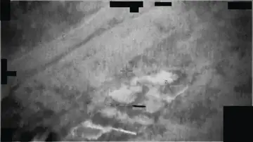 Objeto no identificado cruzando el cielo en mayo de 2022 Objeto no identificado cruzando el cielo en mayo de 2022
