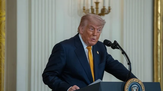 Trump asegura seguir "negociando" con Irán tras afirmar que el alto el fuego continúa "vigente" Trump asegura seguir "negociando" con Irán tras afirmar que el alto el fuego continúa "vigente"