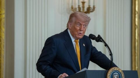 Trump asegura seguir "negociando" con Ir&aacute;n tras afirmar que el alto el fuego contin&uacute;a "vigente"