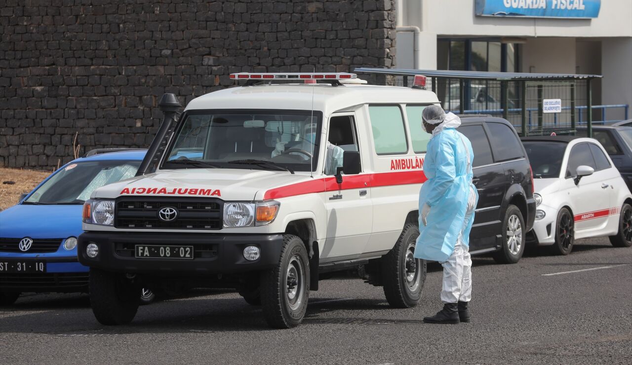 Imagen de una ambulancia en Praia, Cabo Verde