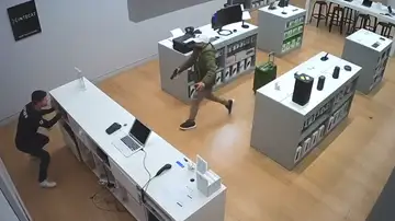 Imagen de el atraco en una tienda de Mataró. Imagen de el atraco en una tienda de Mataró.