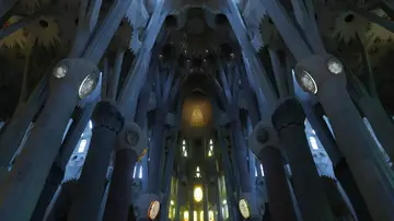 Interior de la Sagrada Familia Interior de la Sagrada Familia