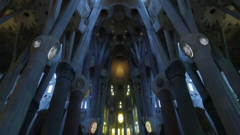 Interior de la Sagrada Familia, a 7 de mayo de 2026, en Barcelona, Catalunya (Espa&ntilde;a). El Papa visitar&aacute; la Sagrada Familia el pr&oacute;ximo 10 de junio para oficiar una misa en la bas&iacute;lica de la Sagrada Familia, y posteriormente bendecir&aacute; la Torre de Jesucristo. El acto acabar&aacute; con un espect&aacute;culo tecnol&oacute;gico en un homenaje visual a Gaud&iacute;. Adem&aacute;s se instalar&aacute;n pantallas gigantes en el exterior de la Sagrada Familia y no se descarta la instalaci&oacute;n en otros puntos de la ciudad, de acuerdo con el Ayunt...