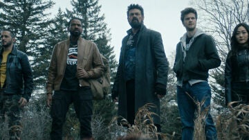 Tomer Capone, Laz Alonso, Karl Urban, Jack Quaid y Karen Fukuhara en la temporada 5 de The Boys