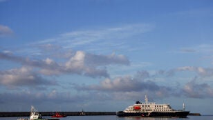 Crucero MV Hondius en el puerto de Granadilla de Abona (Tenerife)