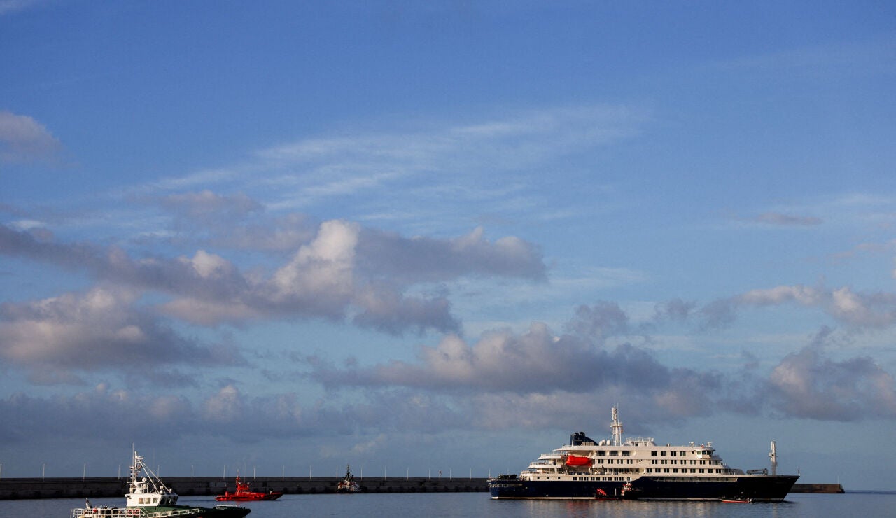Crucero MV Hondius en el puerto de Granadilla de Abona (Tenerife)