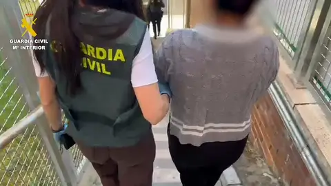 Detenidas tres personas por hurtos con el método de la "siembra" Detenidas tres personas por hurtos con el método de la "siembra"