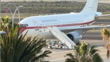 Avión listo para despegar
