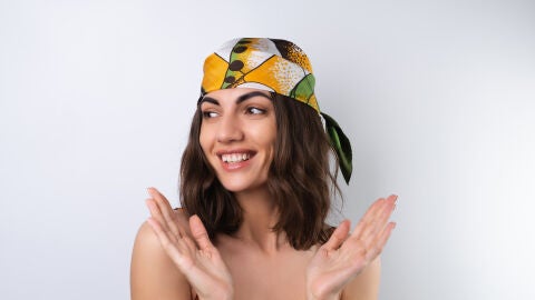 Mujer con pañuelo en la cabeza