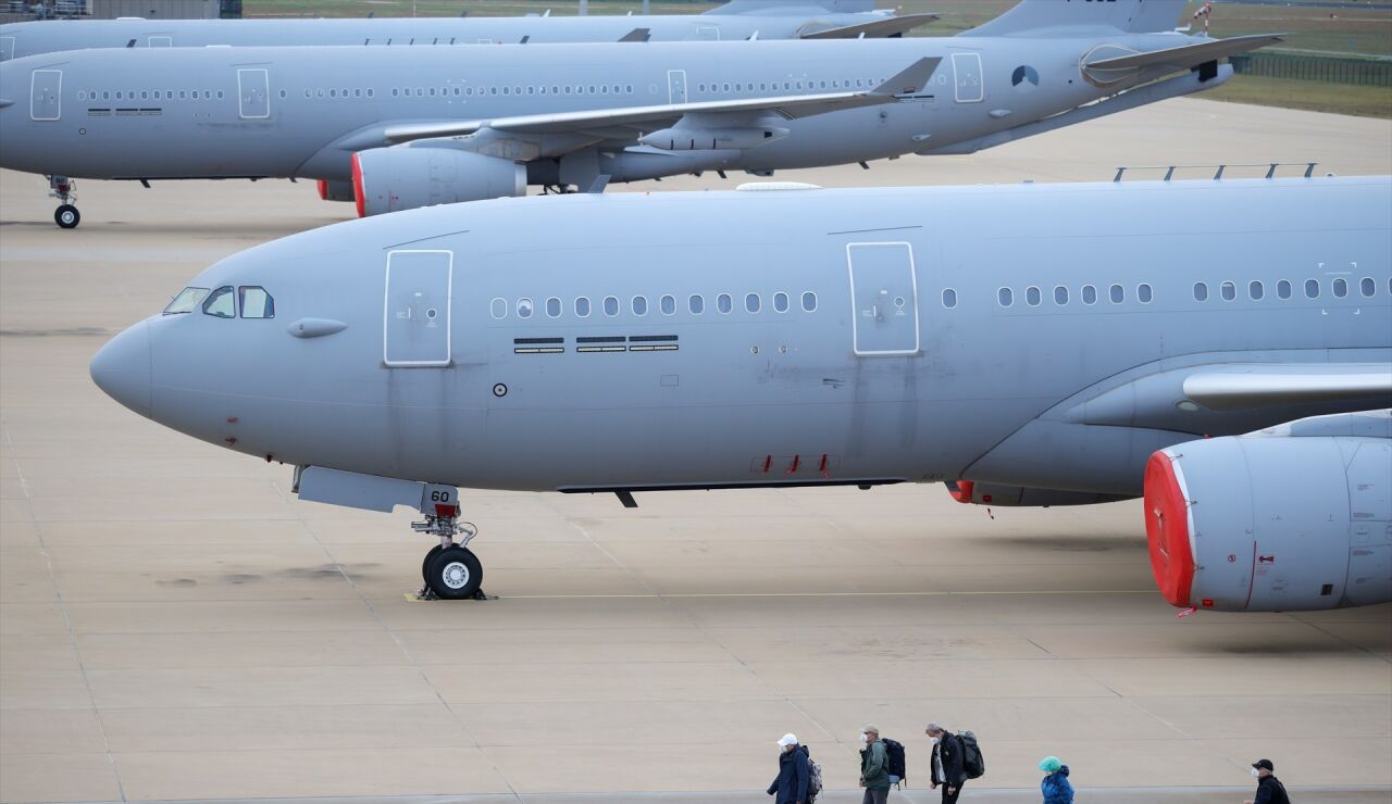 Aviones que participan en el operativo de evacuaci&oacute;n del crucero con hantavirus