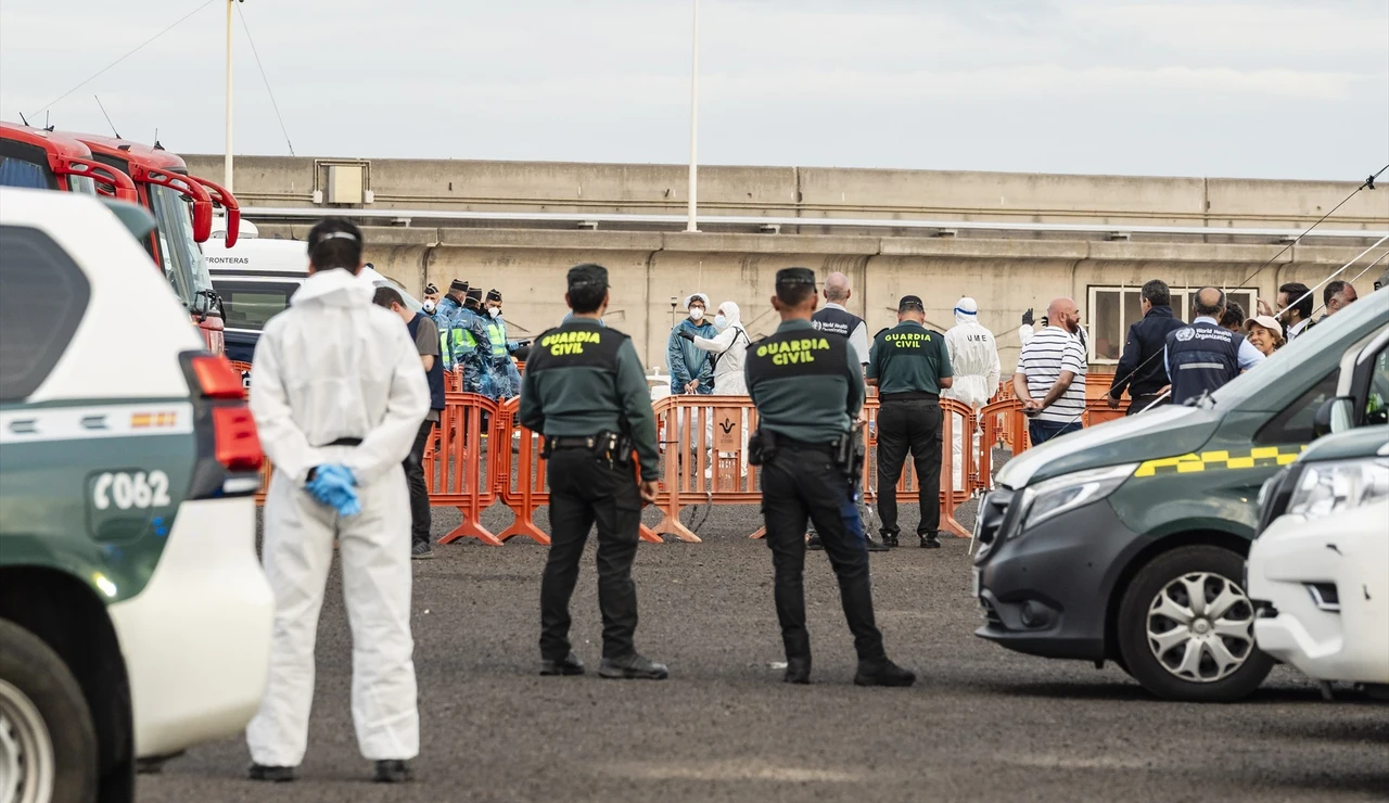 Imagen del operativo desplegado en el puerto de Granadilla de Tenerife
