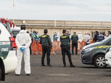 Imagen del operativo desplegado en el puerto de Granadilla de Tenerife